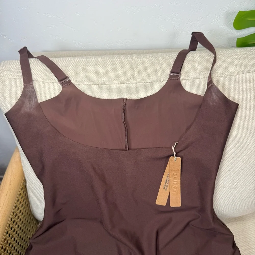 NWT Skims Body Butt Lifting Open Bust Padded Bodysuit in Cocoa Size XL